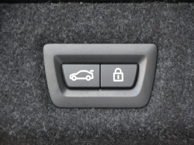 BMW 5SERIES SEDAN 2019 Image 31