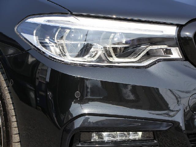 BMW 5SERIES SEDAN 2019 Image 31