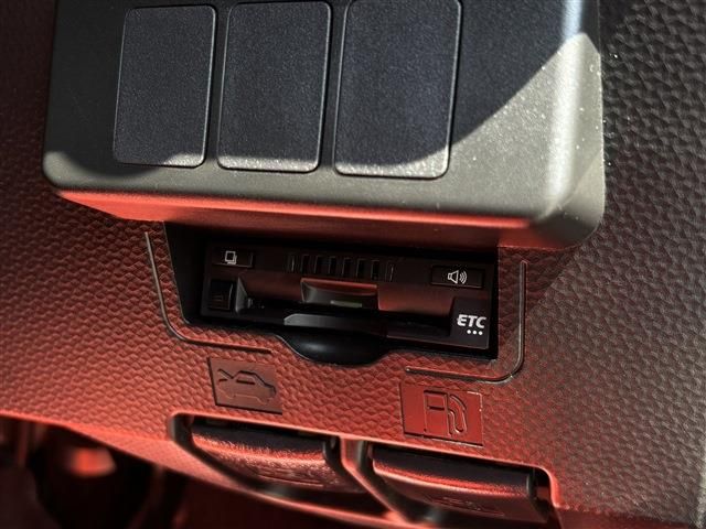 TOYOTA TANK 4WD 2018 Image 31