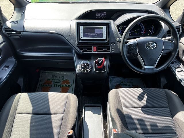 TOYOTA VOXY HYBRID 2014 Image 31