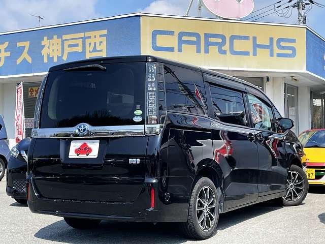 TOYOTA VOXY HYBRID 2014 Image 31