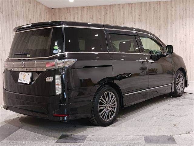NISSAN ELGRAND 2017 Image 31