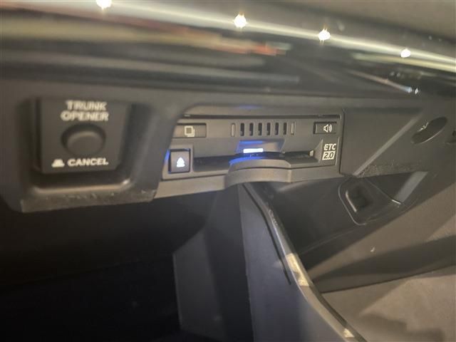 TOYOTA CROWN SEDAN HYBRID 2018 Image 31