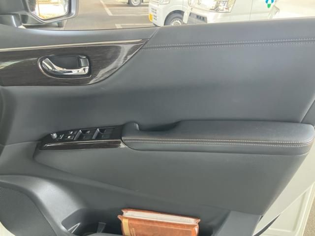 NISSAN ELGRAND 2012 Image 31