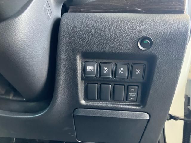 NISSAN ELGRAND 2012 Image 31