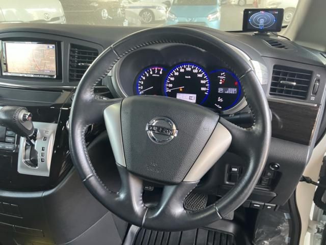 NISSAN ELGRAND 2012 Image 31