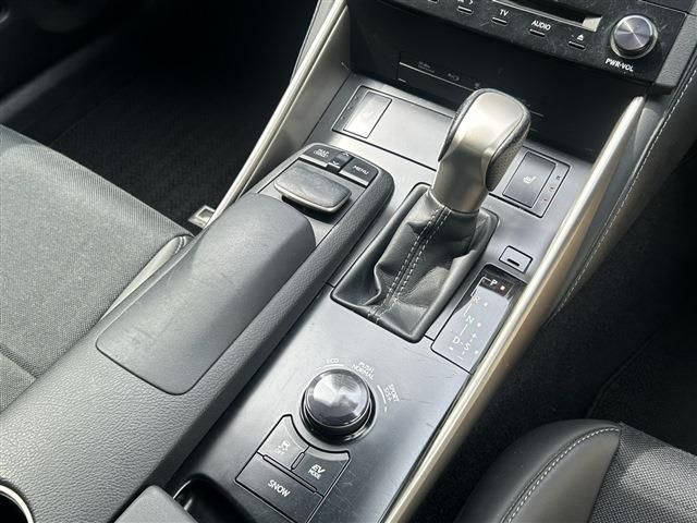 TOYOTA LEXUS IS300H 2013 Image 31