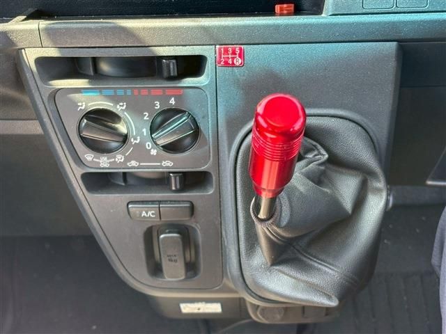 DAIHATSU HIJET DECKVAN 2019 Image 31