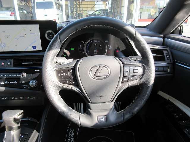 TOYOTA LEXUS ES300H 2023 Image 31