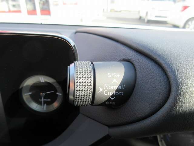 TOYOTA LEXUS ES300H 2023 Image 31