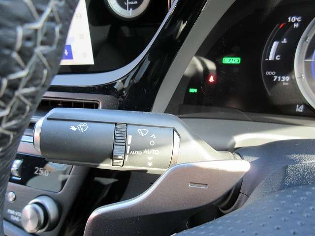 TOYOTA LEXUS ES300H 2023 Image 31