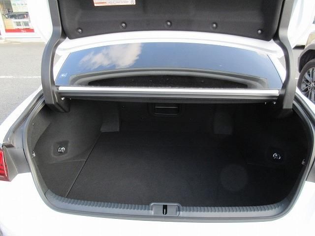 TOYOTA LEXUS ES300H 2023 Image 31