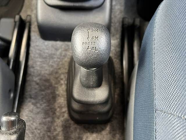 SUZUKI JIMNY 4WD 2003 Image 31