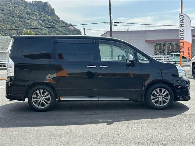 TOYOTA VOXY 2013 Image 31