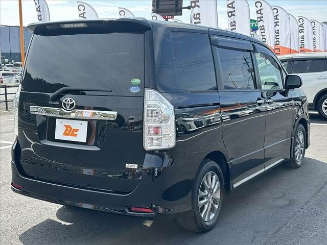 TOYOTA VOXY 2013 Image 31