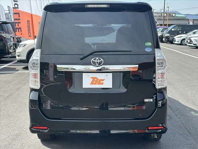 TOYOTA VOXY 2013 Image 31