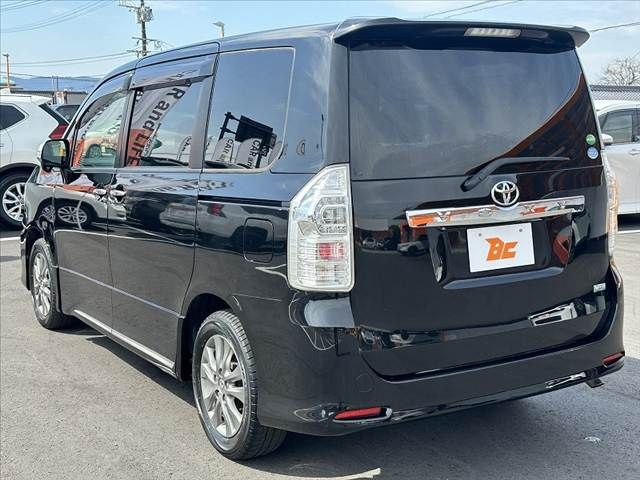 TOYOTA VOXY 2013 Image 31