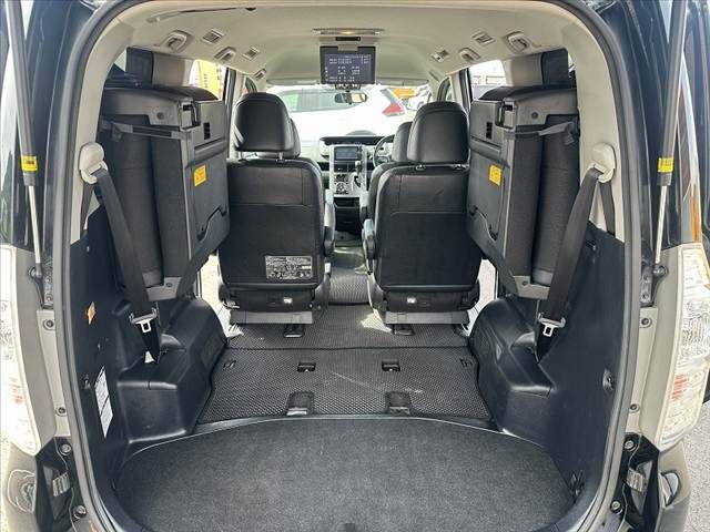 TOYOTA VOXY 2013 Image 31