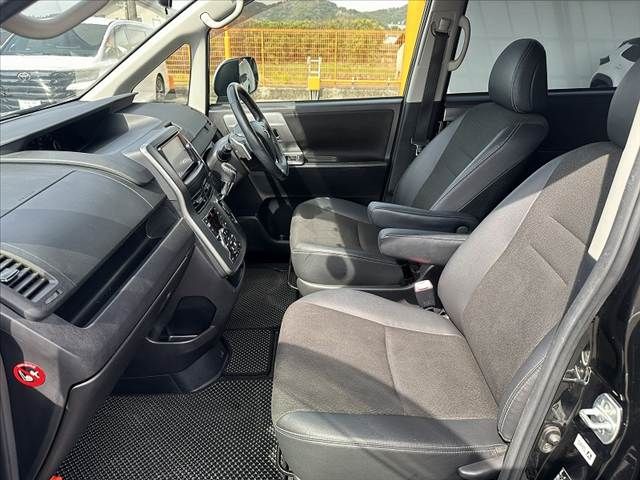 TOYOTA VOXY 2013 Image 31