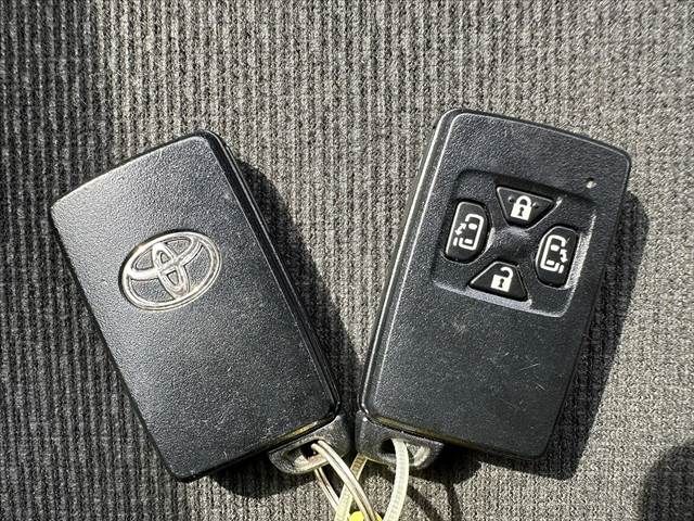 TOYOTA VOXY 2013 Image 31