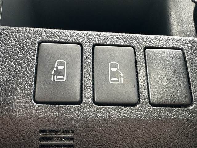 TOYOTA VOXY 2013 Image 31