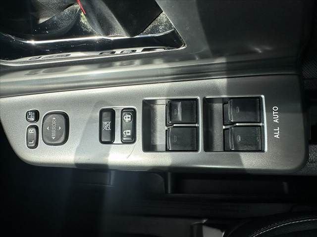 TOYOTA VOXY 2013 Image 31