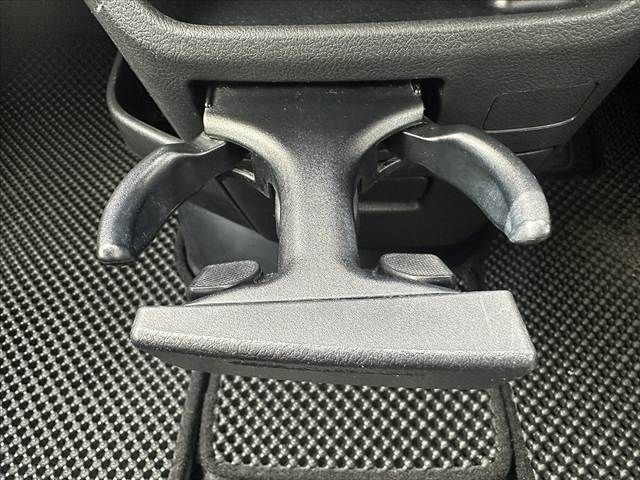 TOYOTA VOXY 2013 Image 31