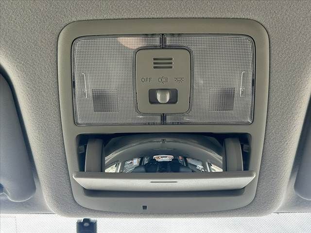 TOYOTA VOXY 2013 Image 31