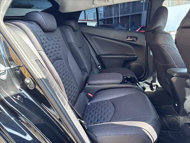 TOYOTA PRIUS PHV 2019 Image 31