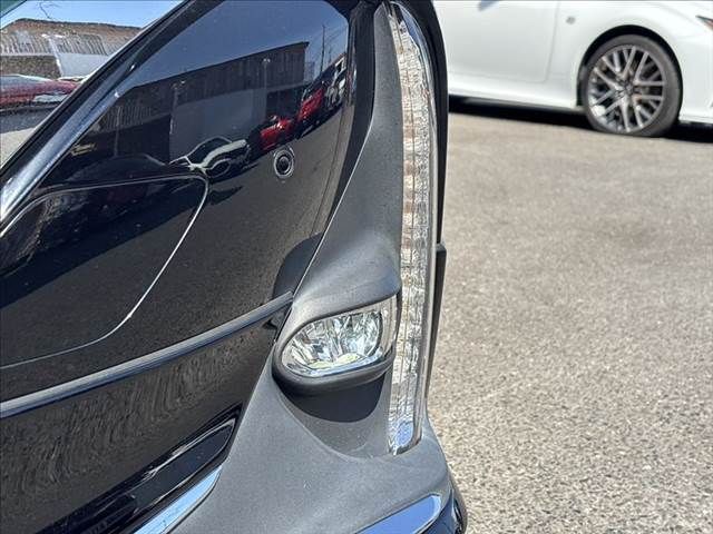 TOYOTA PRIUS PHV 2019 Image 31