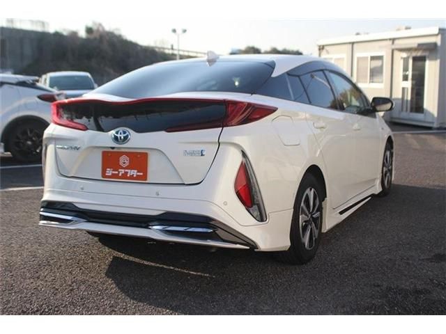 TOYOTA PRIUS PHV 2017 Image 31