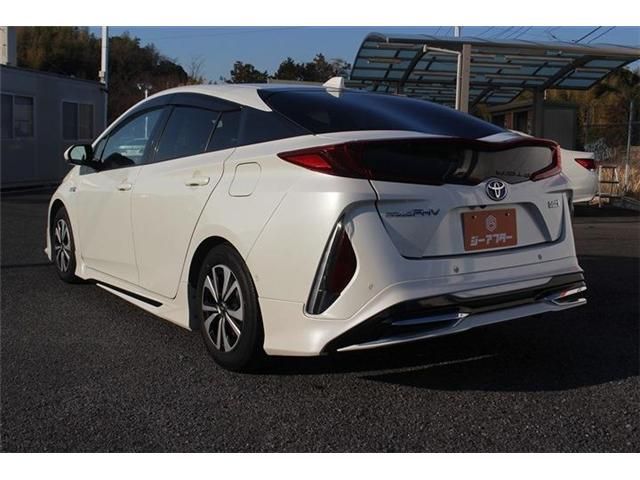 TOYOTA PRIUS PHV 2017 Image 31