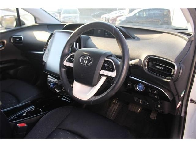 TOYOTA PRIUS PHV 2017 Image 31