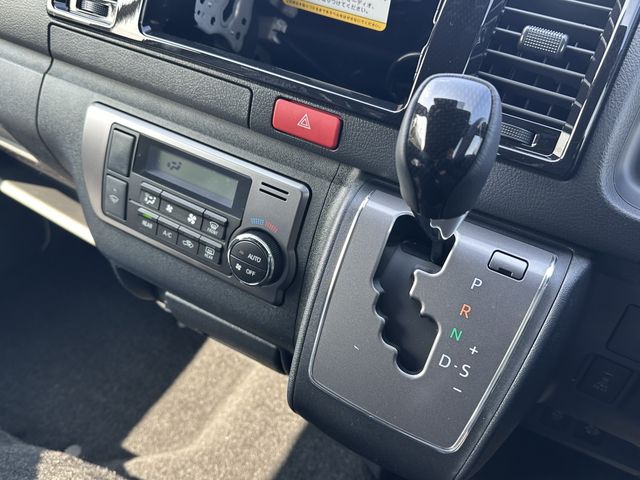 TOYOTA HIACE VAN 2WD 2026 Image 31