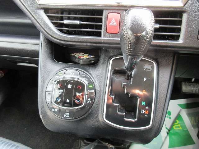 TOYOTA VOXY 2015 Image 31