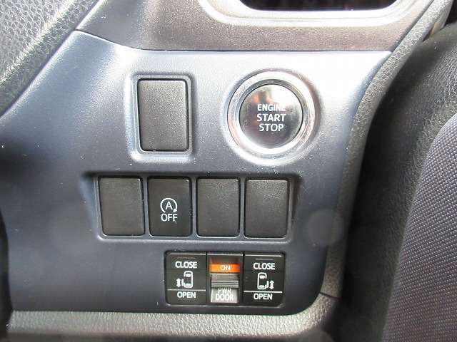 TOYOTA VOXY 2015 Image 31