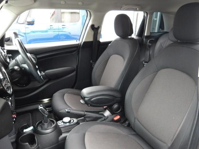 BMW MINI COOPER 5DOOR 2018 Image 31