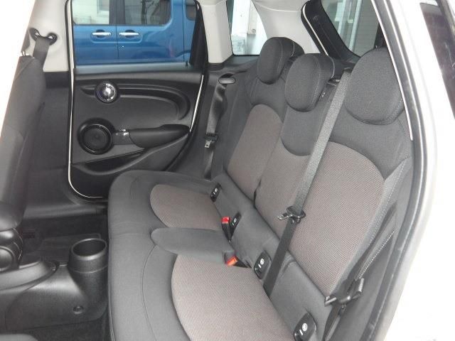 BMW MINI COOPER 5DOOR 2018 Image 31