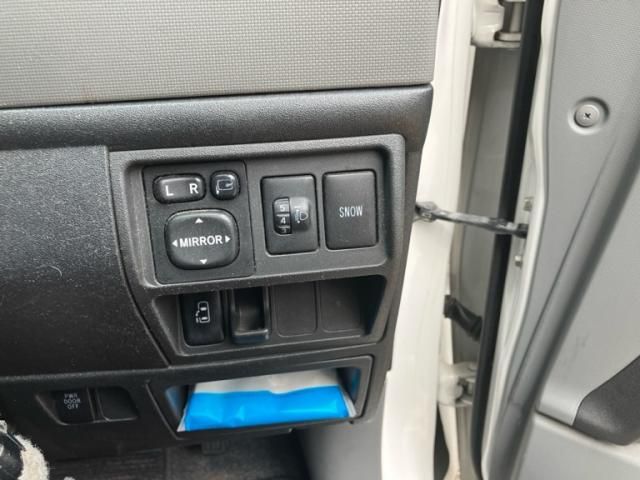 TOYOTA SIENTA 2009 Image 31