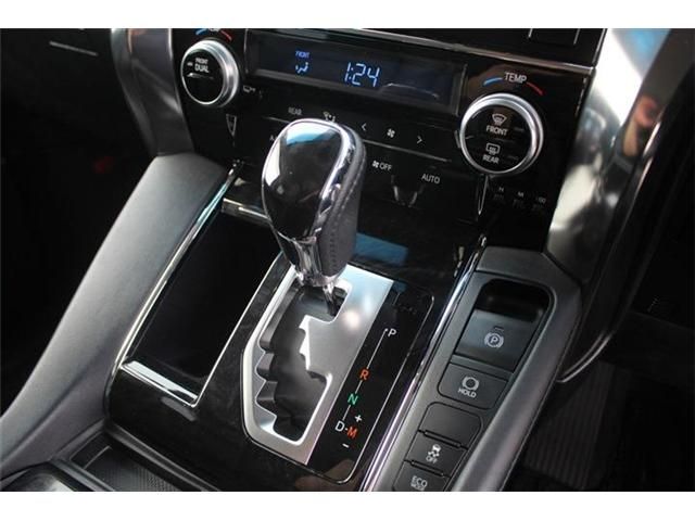 TOYOTA VELLFIRE 2018 Image 31