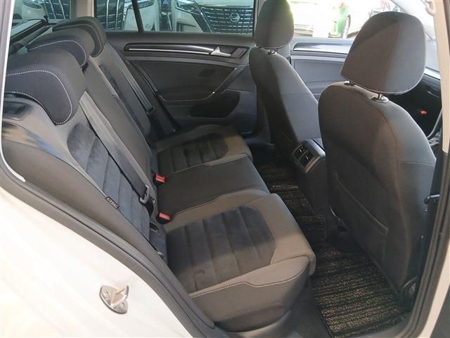 VOLKSWAGEN GOLF VARI 2017 Image 31