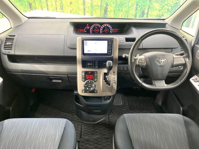 TOYOTA NOAH 2011 Image 31