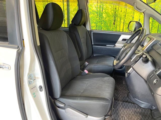 TOYOTA NOAH 2011 Image 31