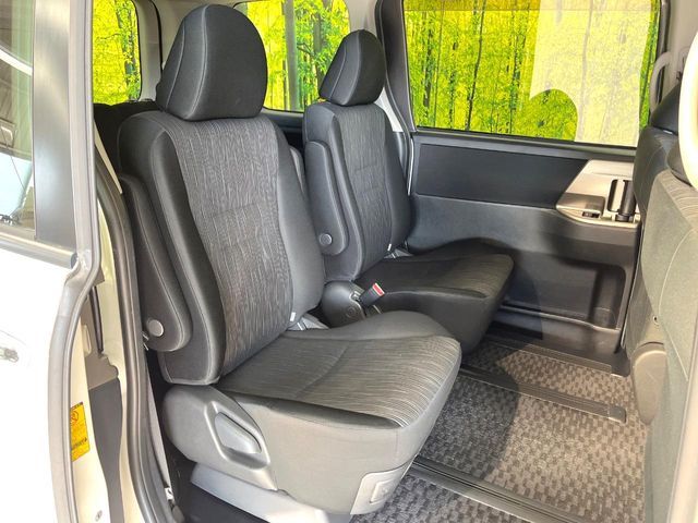 TOYOTA NOAH 2011 Image 31