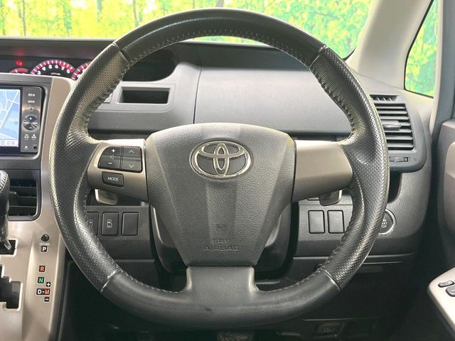 TOYOTA NOAH 2011 Image 31