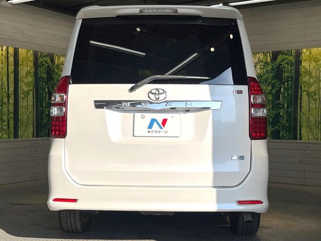 TOYOTA NOAH 2011 Image 31