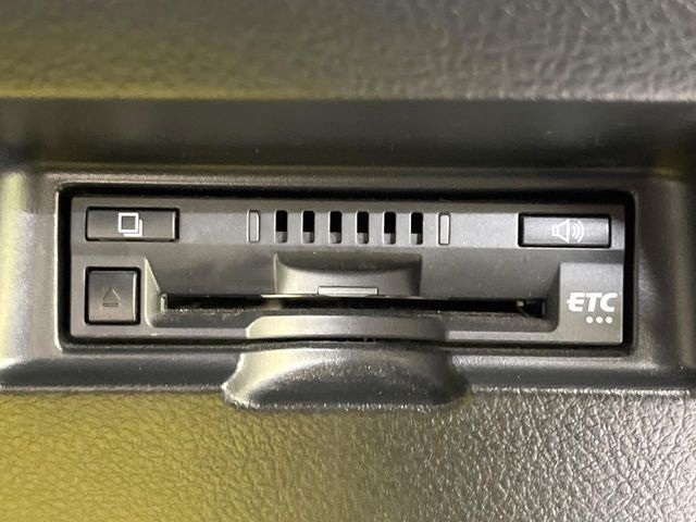 TOYOTA VITZ HYBRID 2017 Image 31