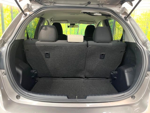 TOYOTA VITZ HYBRID 2017 Image 31