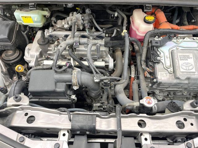 TOYOTA VITZ HYBRID 2017 Image 31