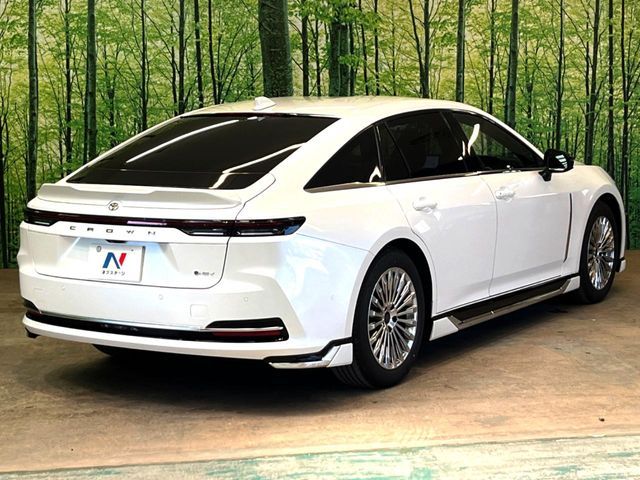 TOYOTA CROWN SEDAN HYBRID 2024 Image 31